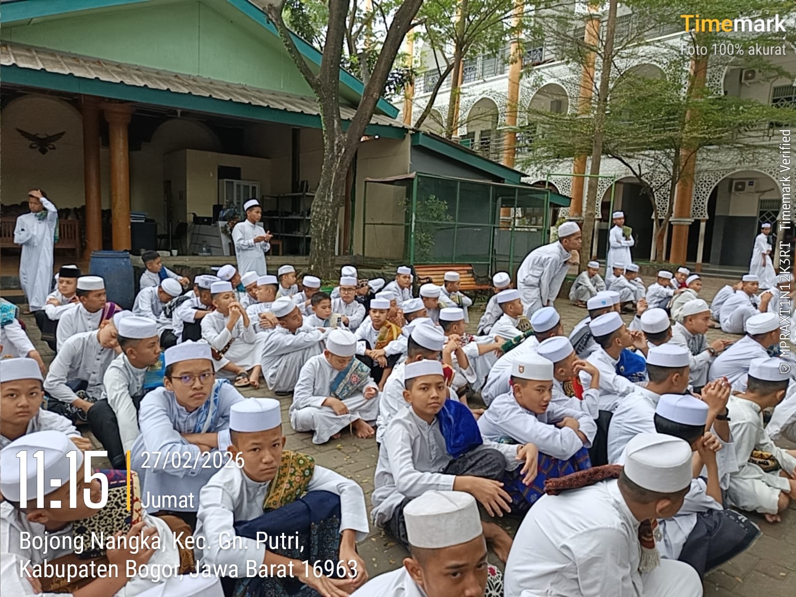 Kegiatan Harian Santri di Pesantren: Disiplin dari Subuh hingga Malam