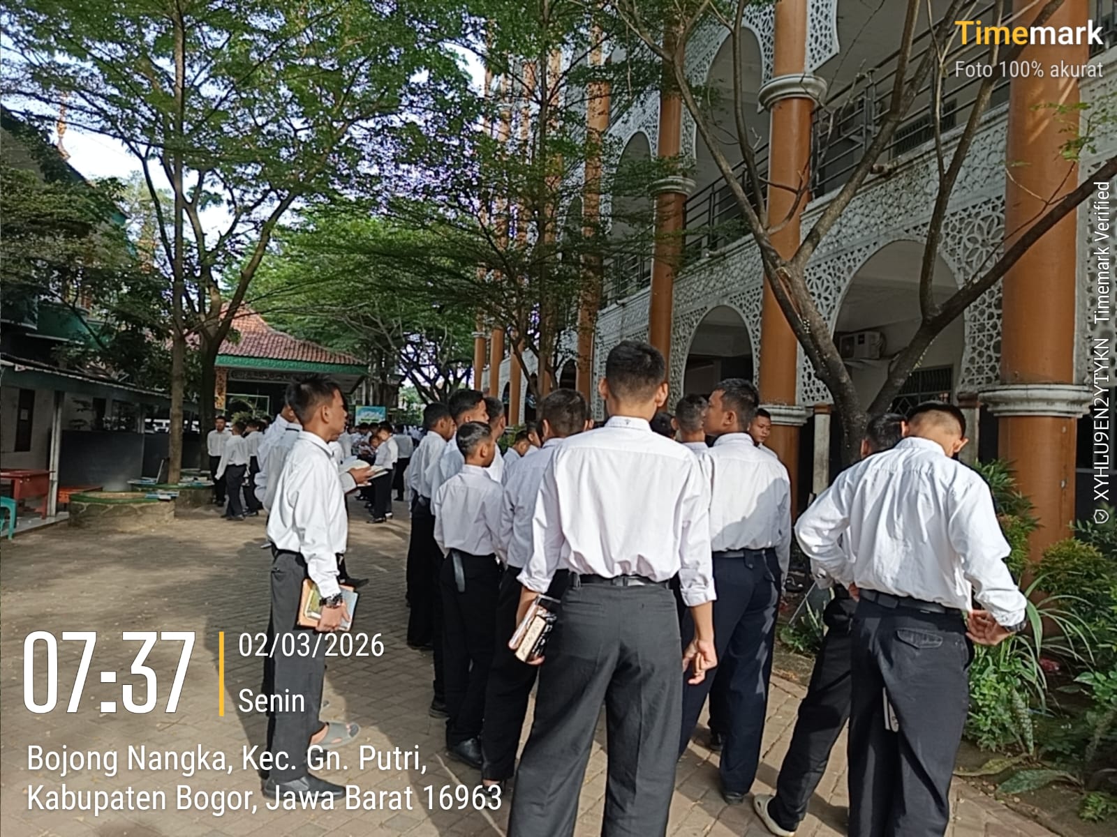 Apa yang Dicari di Pesantren? Bukan Kenyamanan, Tapi Bekal Masa Depan